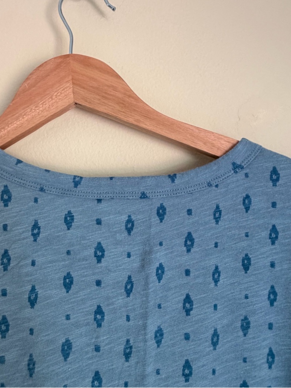 Sonoma Light Blue Short Sleeve Top with Subtle Teal Motif - Picture 7 of 8